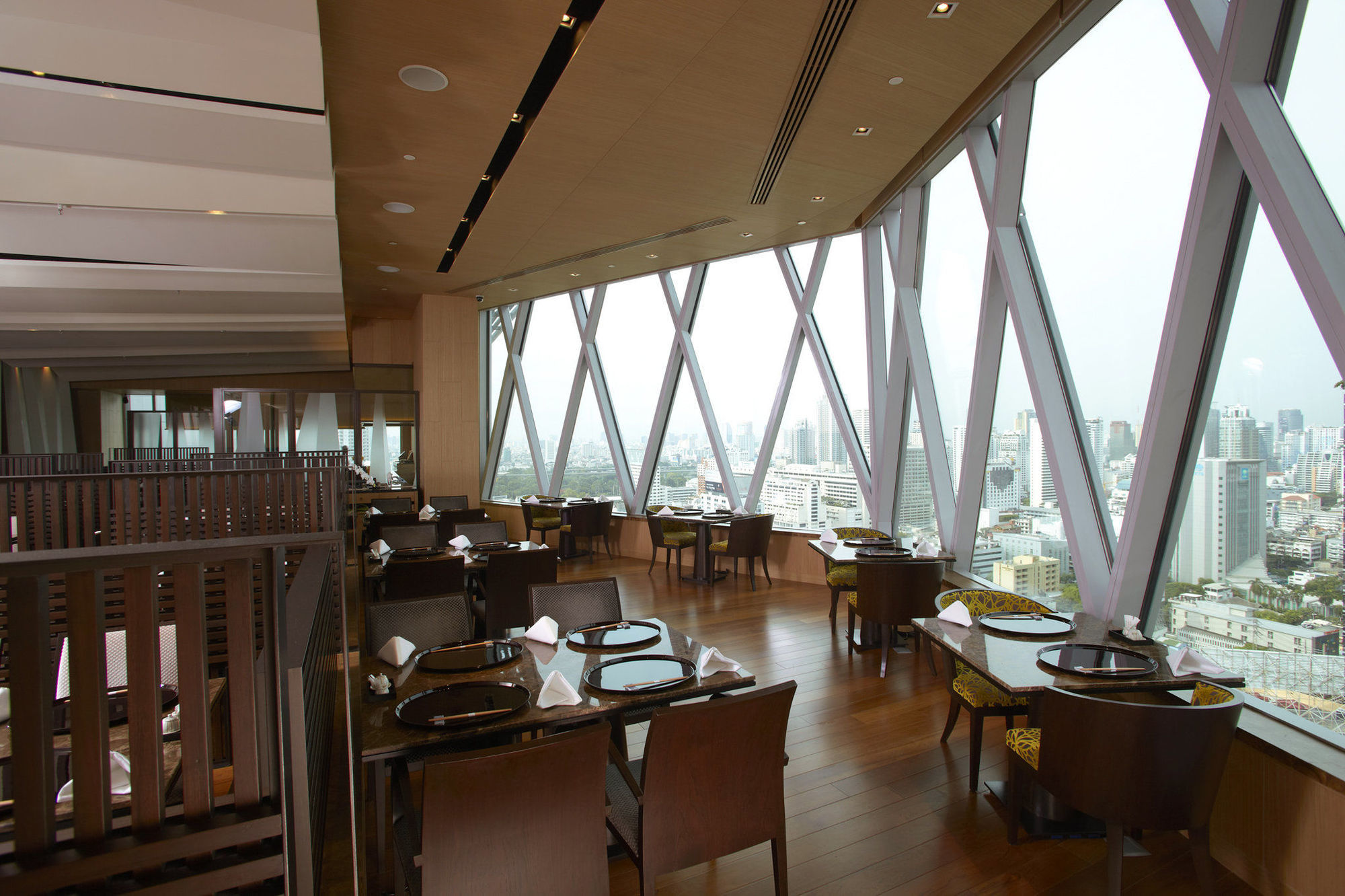 The Okura Prestige Bangkok Hotel Restaurant photo The interior of the restaurant